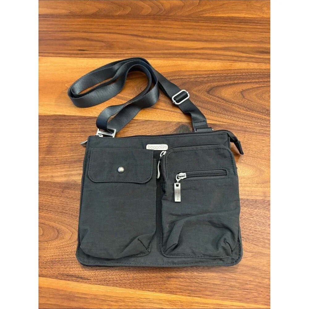 Baggallini Gray Multi Comparment Crossbody Travel Bag Purse